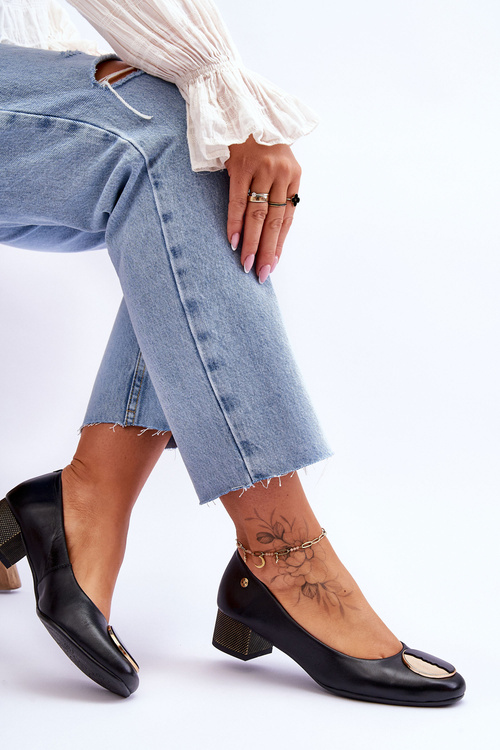 Kožené lodičky na nízkém podpatku Maciejka 05960-01 Černá