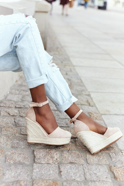 Avokádo béžové sandále s klinom