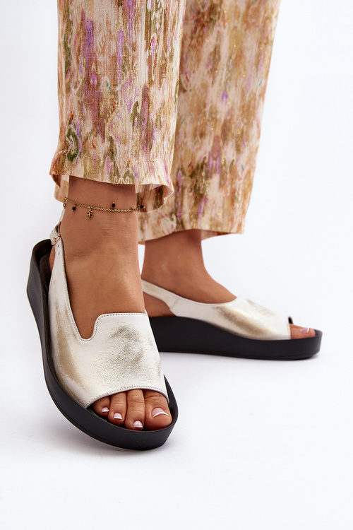 Dámské kožené sandály na tlusté podrážce zlatý potřený Zazoo 2893