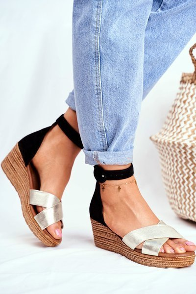 Semišové sandále na klinoch Maciejka 04565-25 čierna