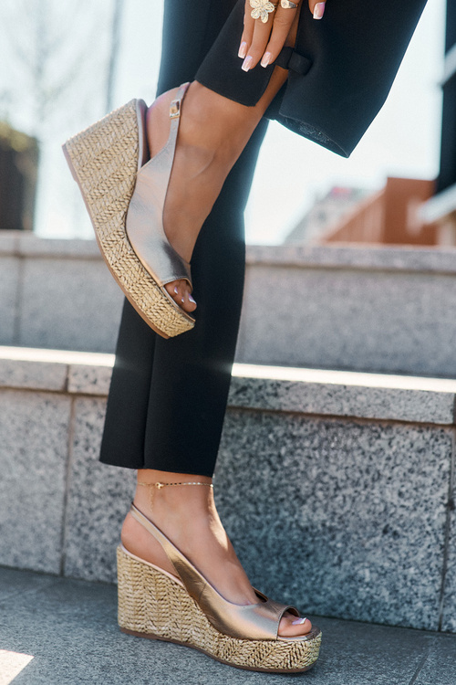 Dámské Kožené Sandály Na Klínu S Pletením Laura 2789 Zlaté