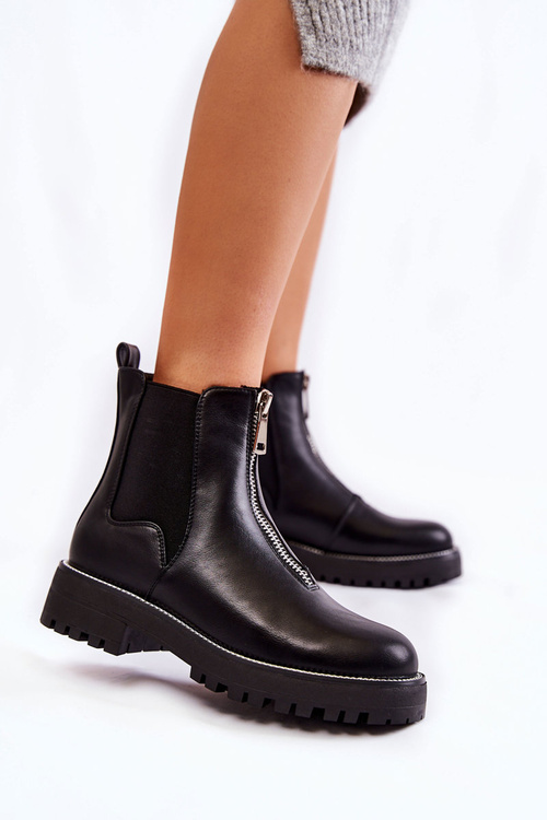 Módne izolované topánky čierna madeleine