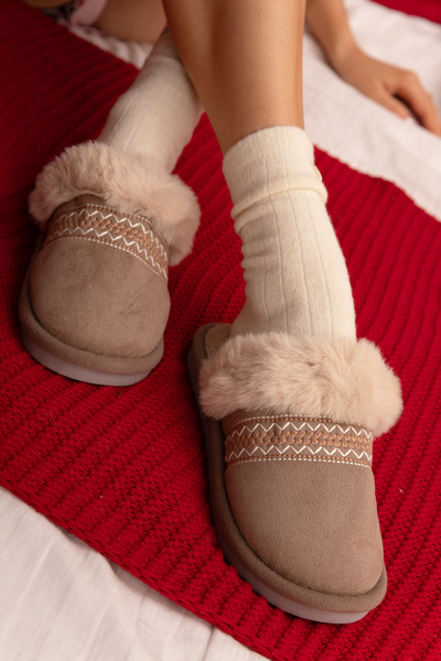 Dámské pantofle s kožíškem a výšivkou Khaki Devianne