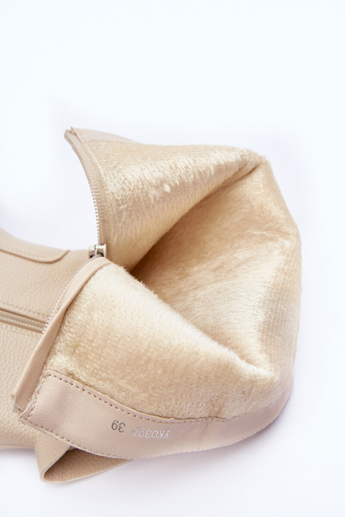 Kozáky s polovičnou hornou béžovou hornou béžovou béžou