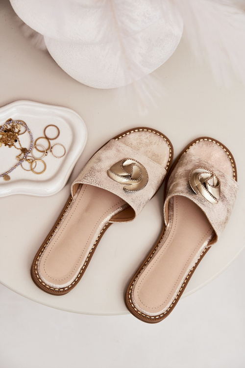 Dámske sandále na plochom podpätku s ozdobným detailom KV51-007 zlaté