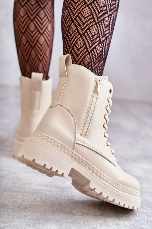 Dámska kožená kožená topánky izolované svetlo béžová béžová Dorchen