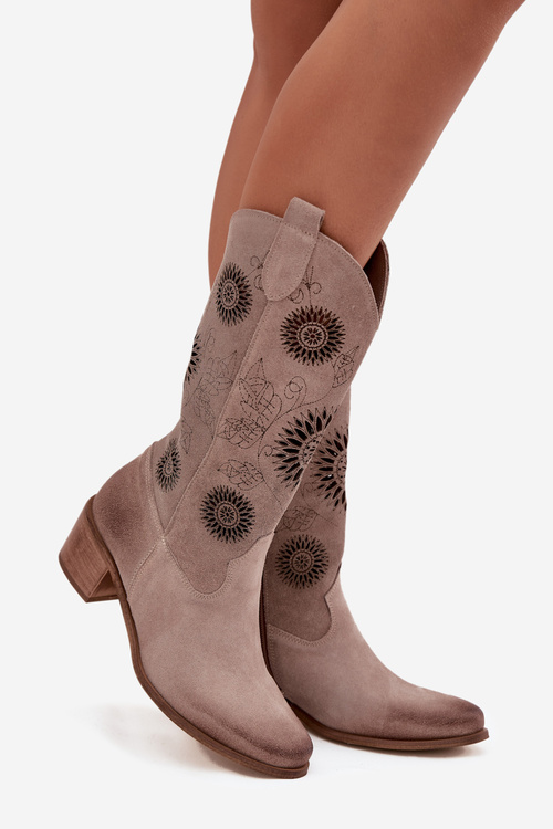 Semišové kožené dámské kozačky s perforovaným vzorem Zazoo 3852 Cappuccino