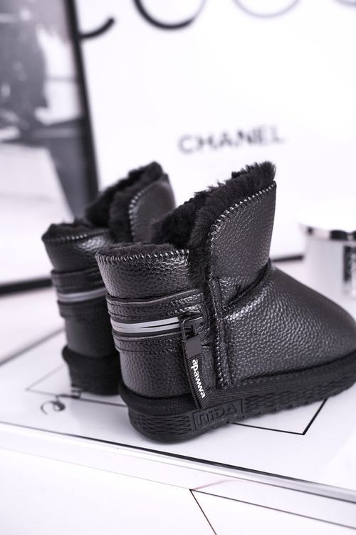 Detské topánky izolované čierne nechajte snežiť