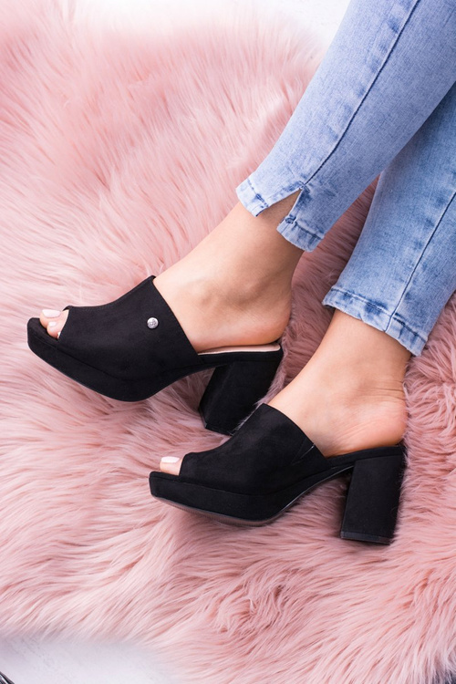 Čierne dámske papuče na elegantnom stĺpe
