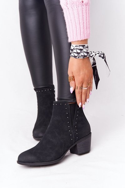 Izolované topánky žien na Black Morgan Post