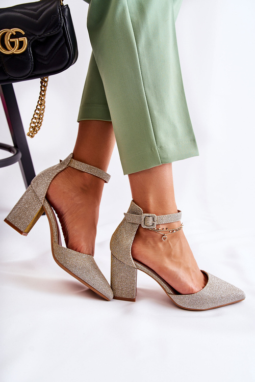 Lesklé čerpadlá na zlatom stĺpiku amir