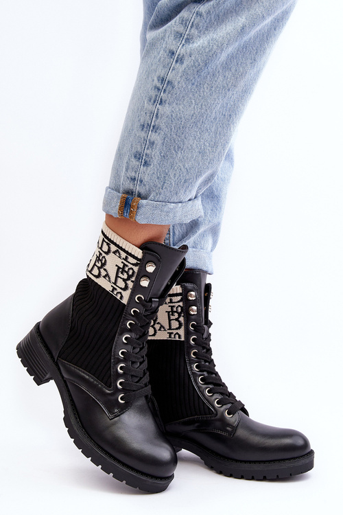 Ženské topánky s čiernymi ponožkami Hakina