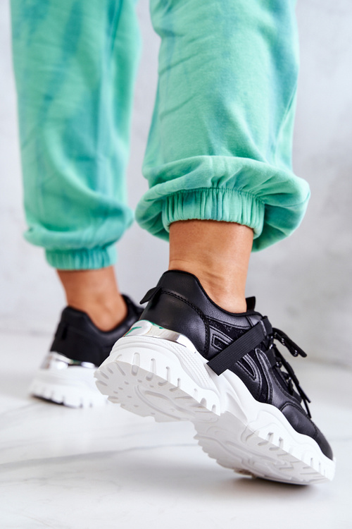 Tenisky na masívnom jedinom čiernom štýle