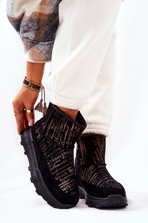 Izolované snehové topánky s tlačou čierne freesia