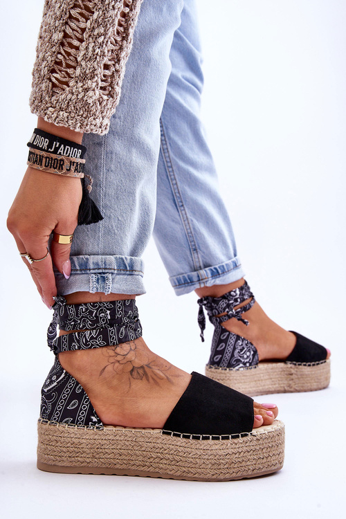 Semišové sandály na klínu Černá Livia