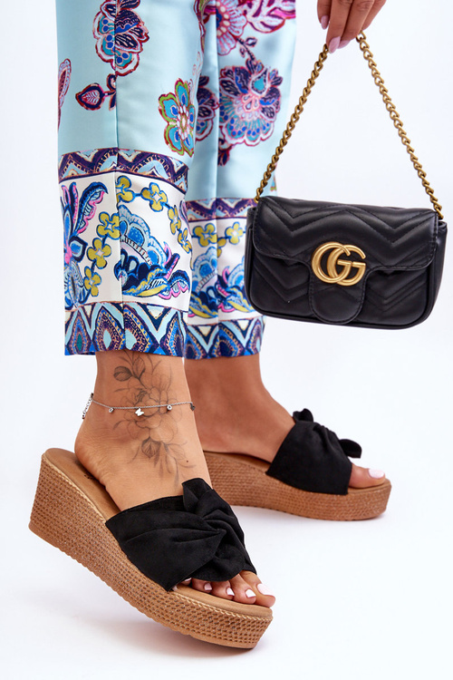 Dámské klíny na podpatku černé Calama