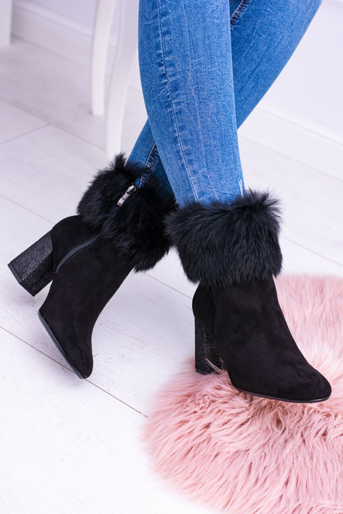 Dámské černé kotníkové boty s přirozenou srstí Laura Messi 1689