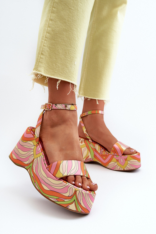 Vzorované sandály na platformě a klínku Multikolor Wiandia