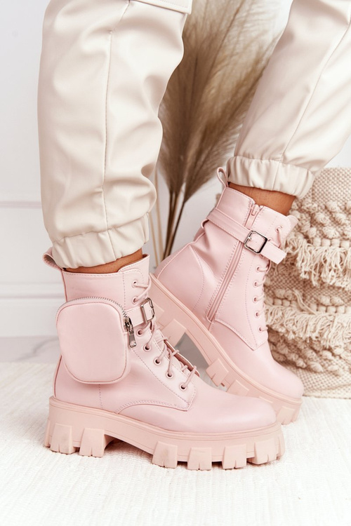 Pracovníci na platforme s obličkami Pink Saturnay