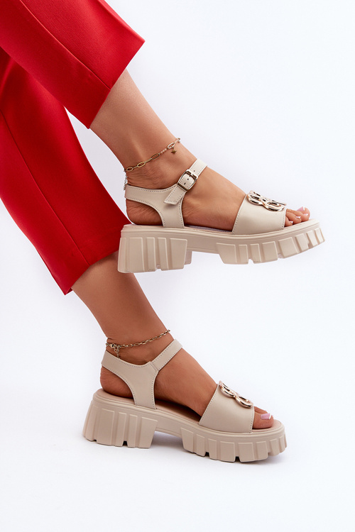 Dámske kožené sandále s zlatou ozdobou béžové Vinceza 7910