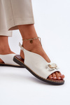 Dámske sandále na plochej podrážke s ozdobou biela Loraeleh