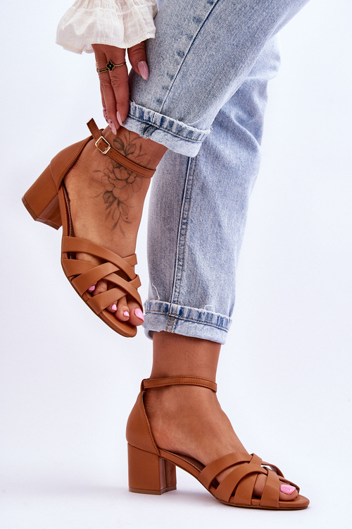 Pohodlné sandály na nízkém podpatku Camel Camelia