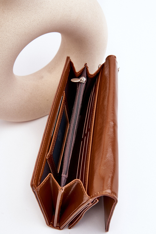 Dámska peňaženka pripevnená magnetovou hnedou harlom