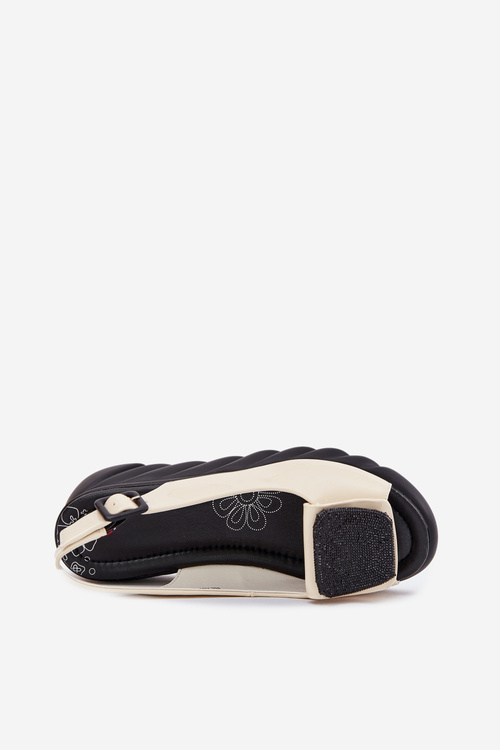 Kožené Lakované Dámske Sandále Na Klíne s Ozdobou Artiker Béžové 56C1567