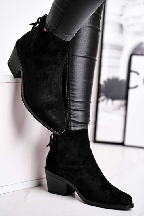 Izolovaná jesenná jesenná čierna mliečna päta dámska