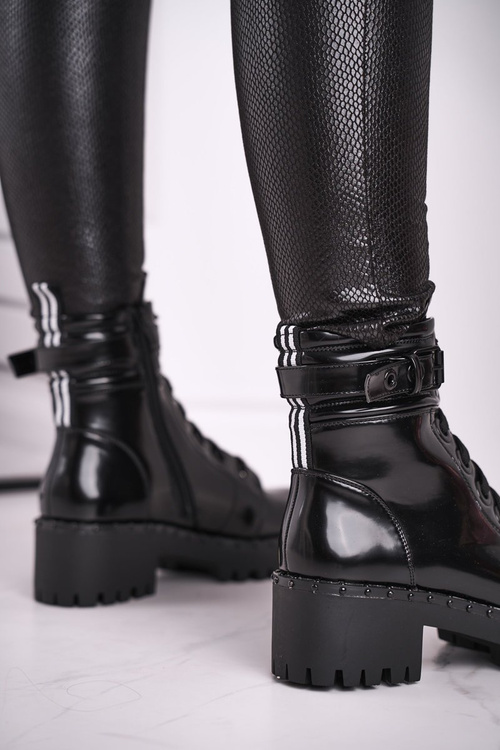 Dámske lakované topánky čierna hlava hore