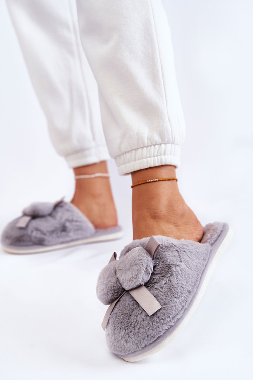 Dámske kožušiny papaci s šedými castello pompoms