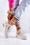 Dámské kožené sportovní boty na klínu béžová a bílá Larson