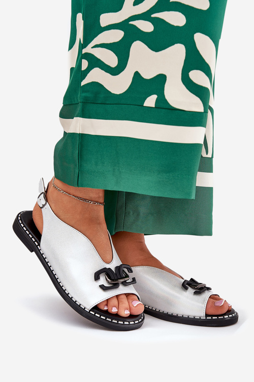 Sandal na Plochoskom Opätku S Dekoráciou Eko Koža Strieborné Tillireta