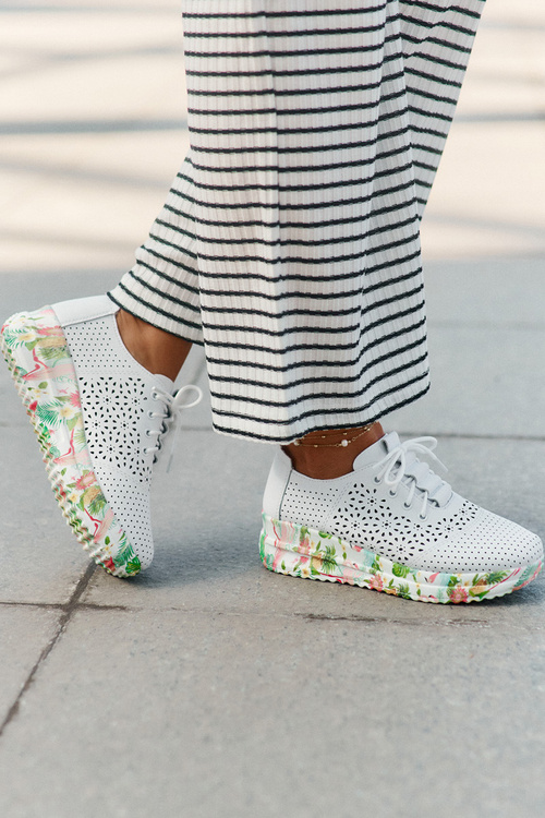 Kožené Děrované Polobotky Dámské Na Klínu Artiker 56C1532 Bílé