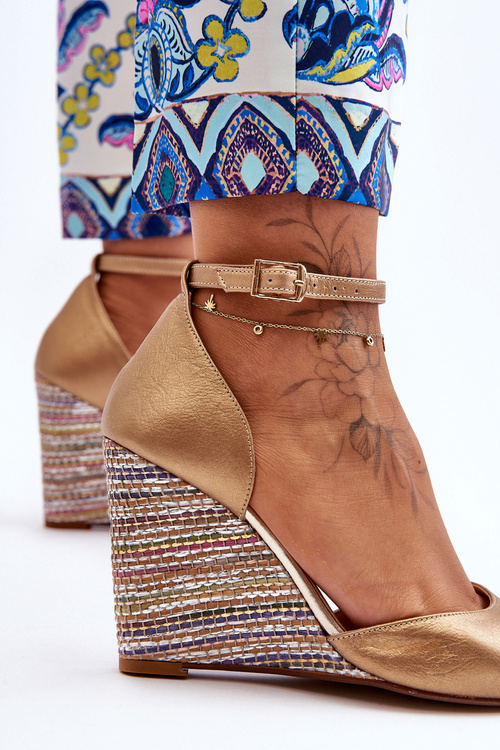 Kožené Sandály Na Koturnu Laura Messi 2603/784 Zlate