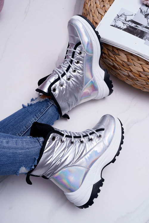 Dámske snehové topánky izolované s kožušinovým strieborným muffinom