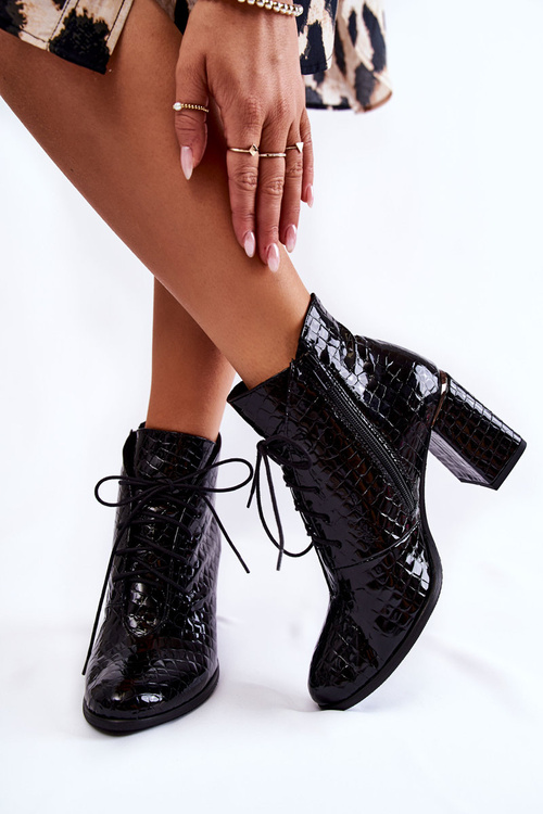 Dámske lakované topánky na čiernom Carrice Post