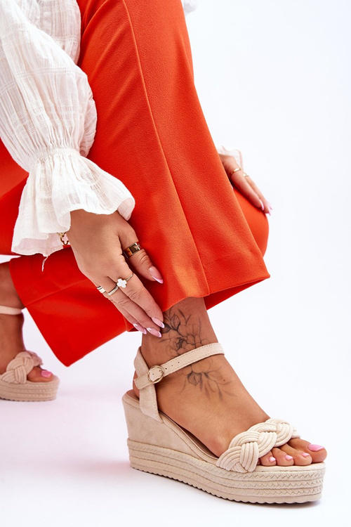 Klasické semišové sandály na klínu béžové Denisse