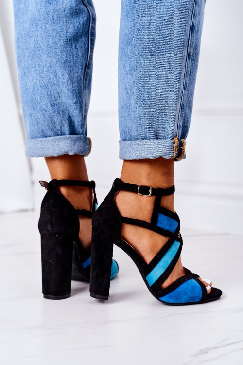 Semišové sandále na čiernom a modrom post Emolly