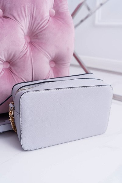 Dámska kabelka so zlatou reťazou sivou