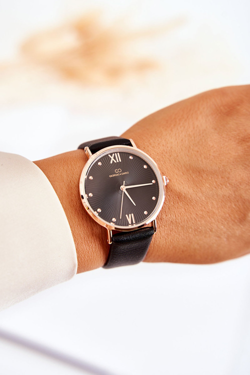 Dámske módne hodinky na čiernom opasku Giorgio a Dario