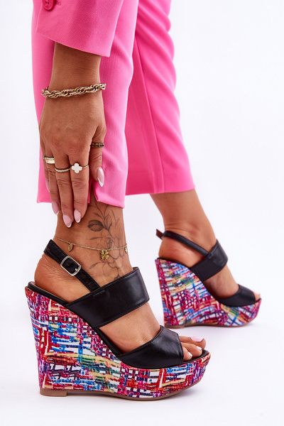 Kliny žien v čiernej kalderia