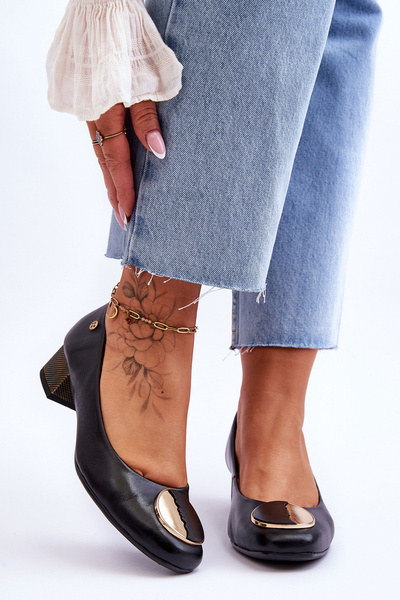 Kožené lodičky na nízkém podpatku Maciejka 05960-01 Černá