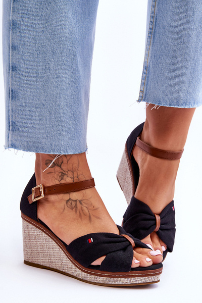 Dámske sandále na pletenej klinovej čiernej Judith