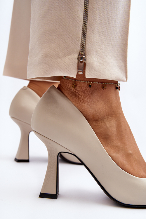 Klasické špendlíky v jasnej béžovej delimene