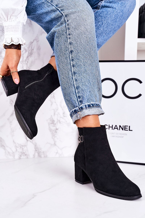 Klasické izolované topánky pre dámske topánky na čiernom úspechu