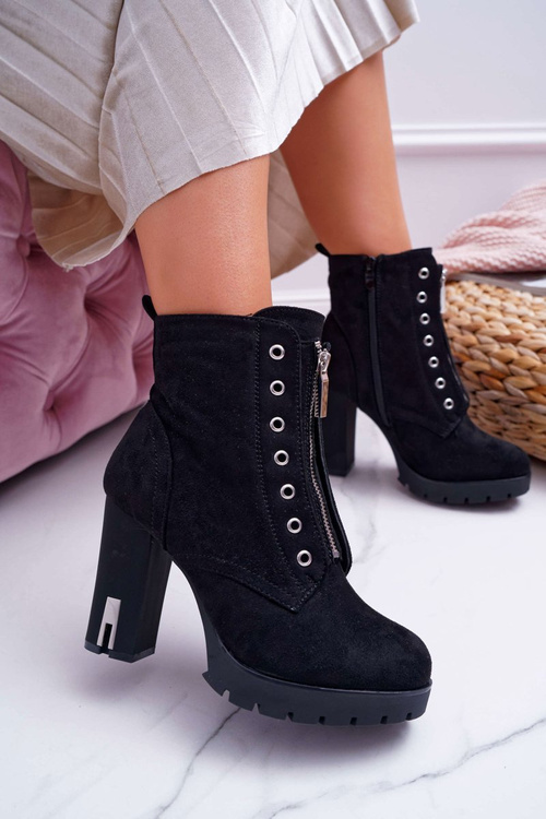Dámske topánky na príspevku, dekoratívny posúvač, semišový čierny obrázok
