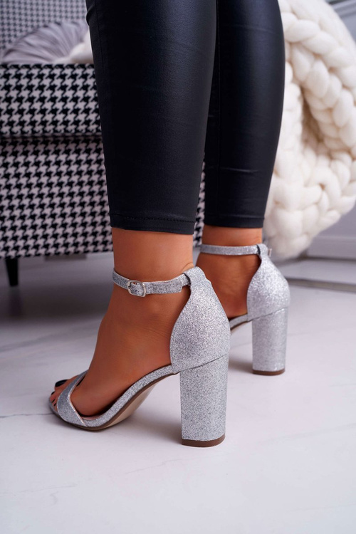 Dámske sandále na striebornom berglatskom trblietavom mieste