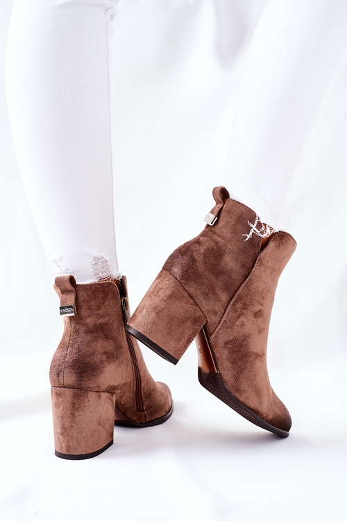 Dámske topánky na Carrick Suede Post