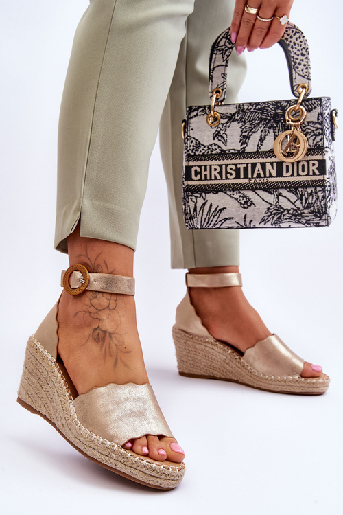 Kožené sandály na klínu Comfort Shoe zlato Verola